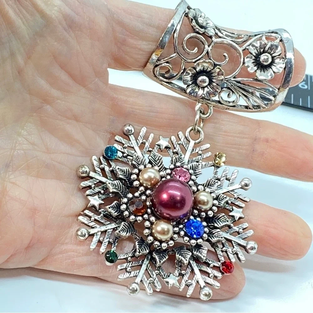 Vintage Gianni Bini GB Snowflake Rhinestone Silver Scarf Pendant